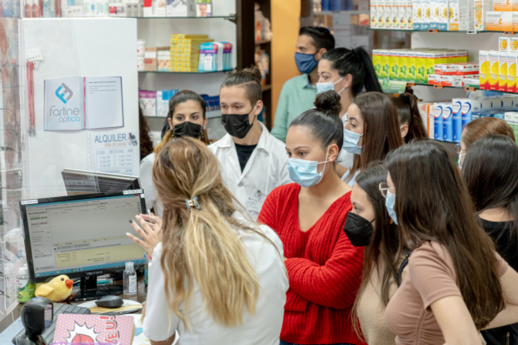 Eliben y la Farmacia de La Herradura forman a alumnas del IES de Las Remudas